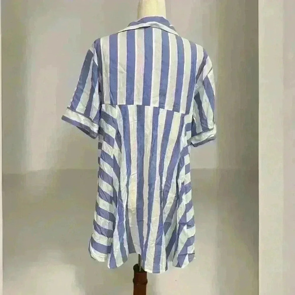 Vince Camuto High- Low button up top - Picture 4 of 7